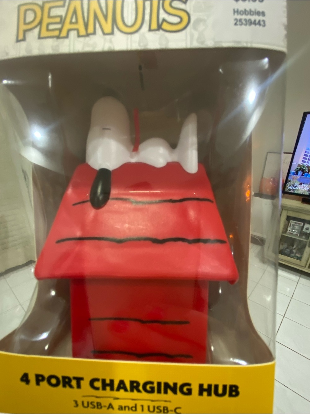Peanuts Snoopy Doghouse Charging Hub in Red and White